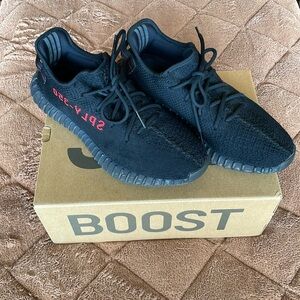 Rare!! Yeezy Boost 350 V2 2017 Black with red letters
